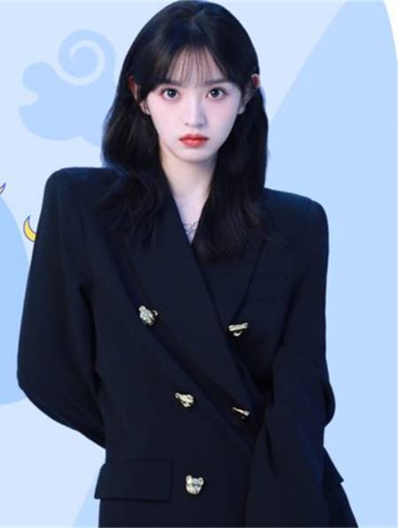 明星红毯造型多离谱田曦薇绿色流苏大背心邓紫棋让人浮想联翩