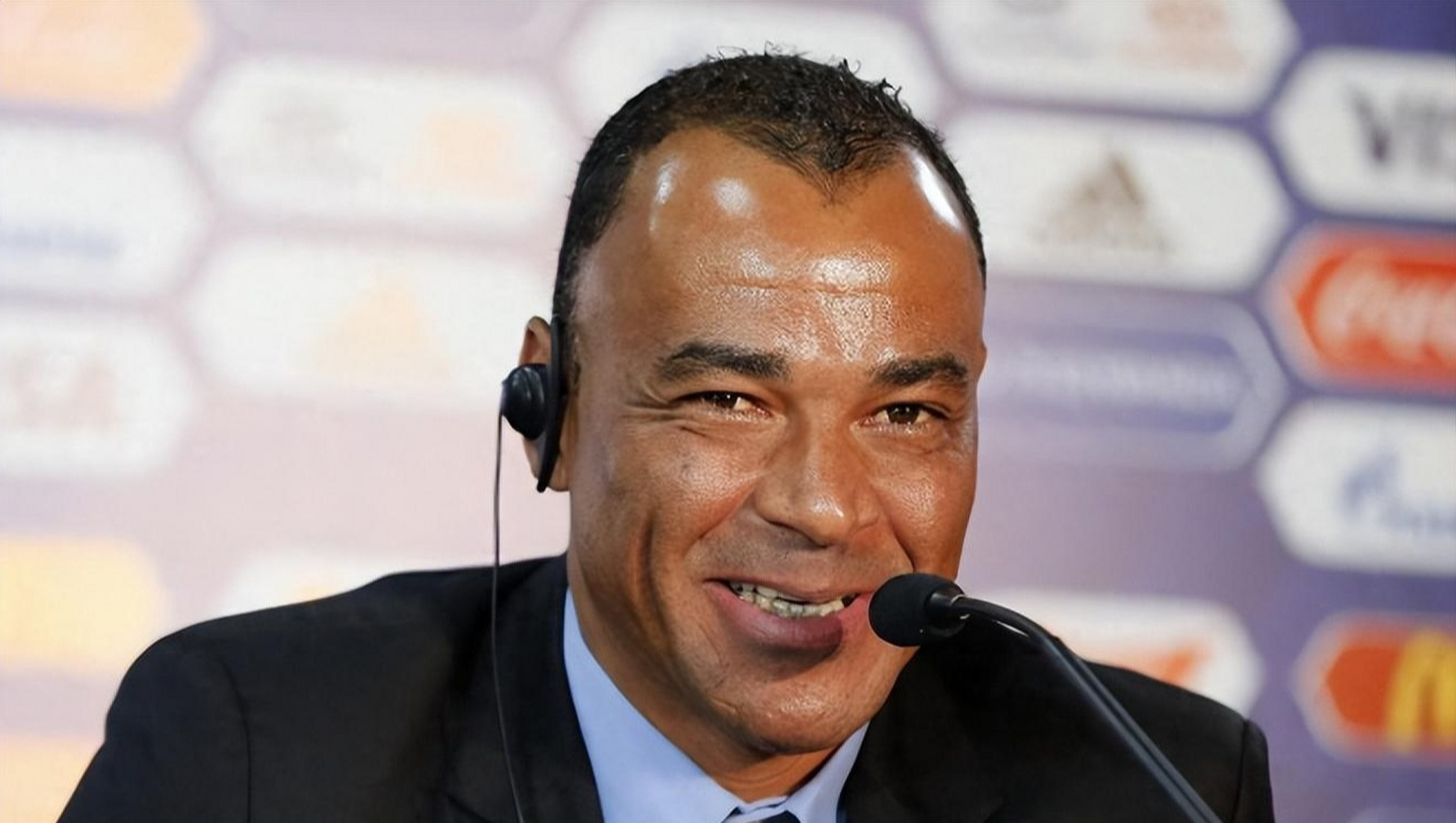 卡福表示,在巴西足坛近30年,从我心里面来讲,先后经历了太多波折