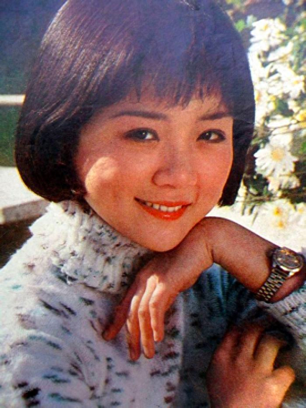 回顾蔡国庆:曾经拒绝那英,被圈外妻子苦追8年,如今儿子成骄傲