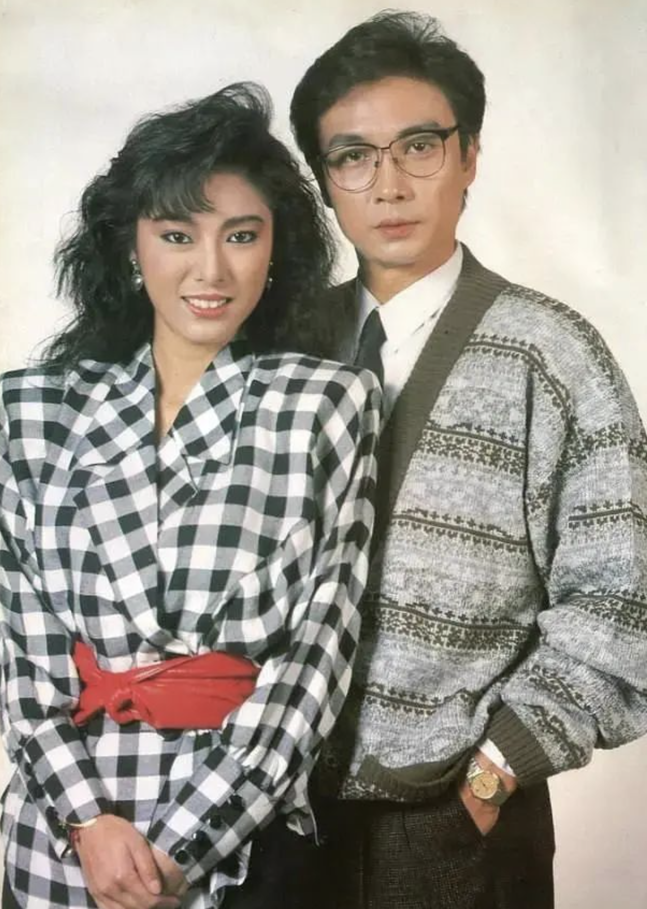 回顾演员刘松仁娶小20岁的泰国空姐晚年后悔没有生孩子