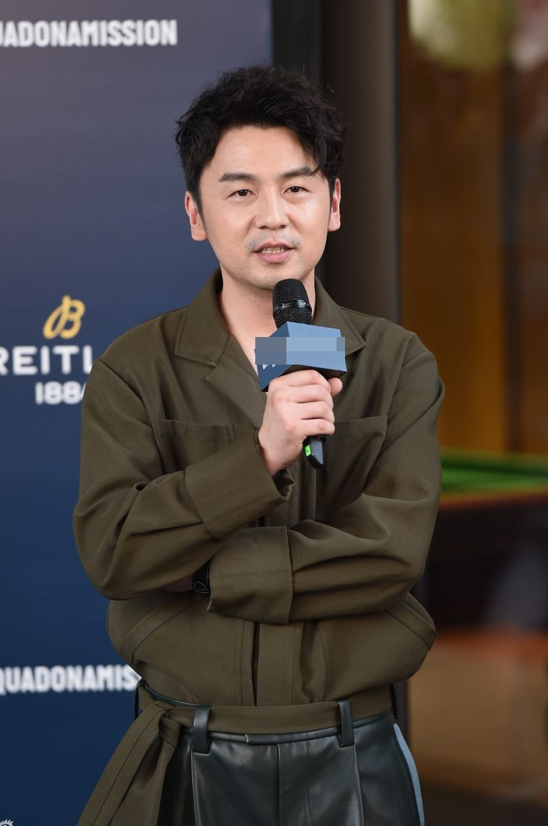 回顾雷佳音因初恋女友15岁辍学与大学同学结婚育有一女太幸福