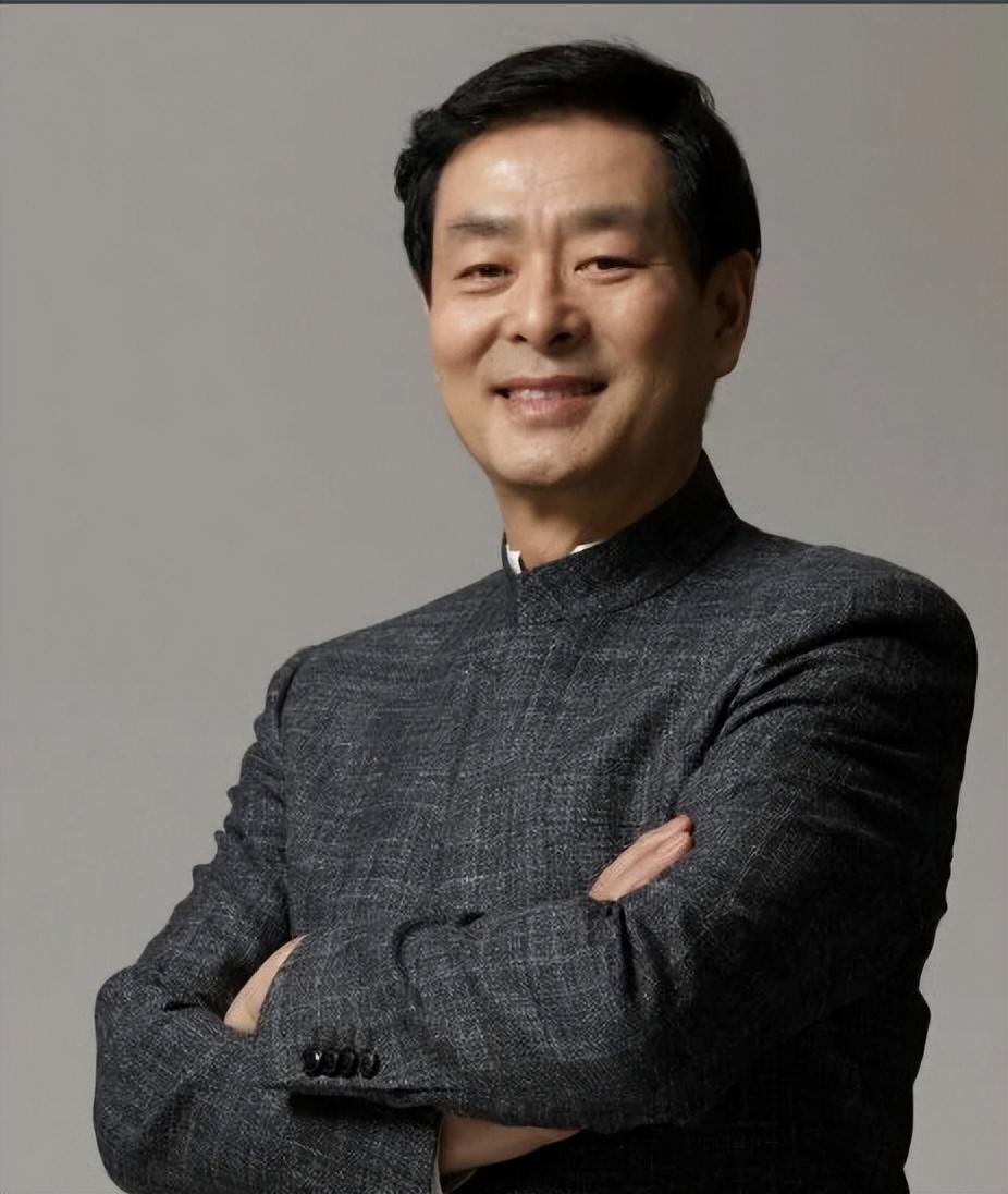 回顾濮存昕:家人相继离世,如今70岁的我不敢老去,还要照顾老母亲