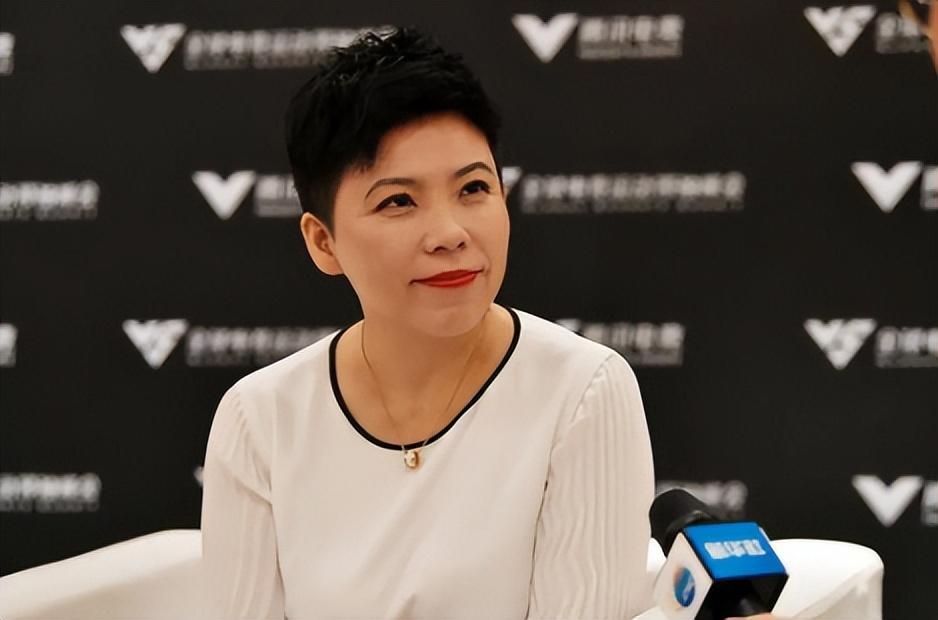 回顾"乒乓女王"邓亚萍:118块金牌拿到手软,身高1米5是内心的痛