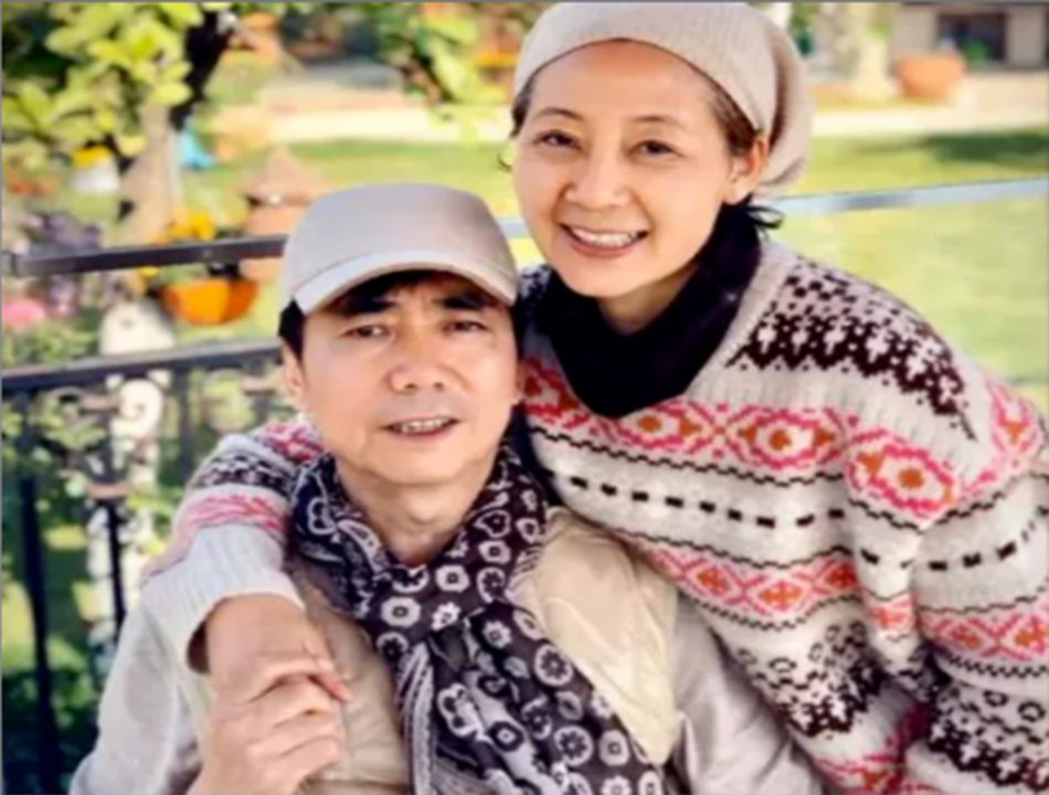 明白范明的心意,她的内心也充满了忐忑,两个人从认识到恋爱,再到结婚
