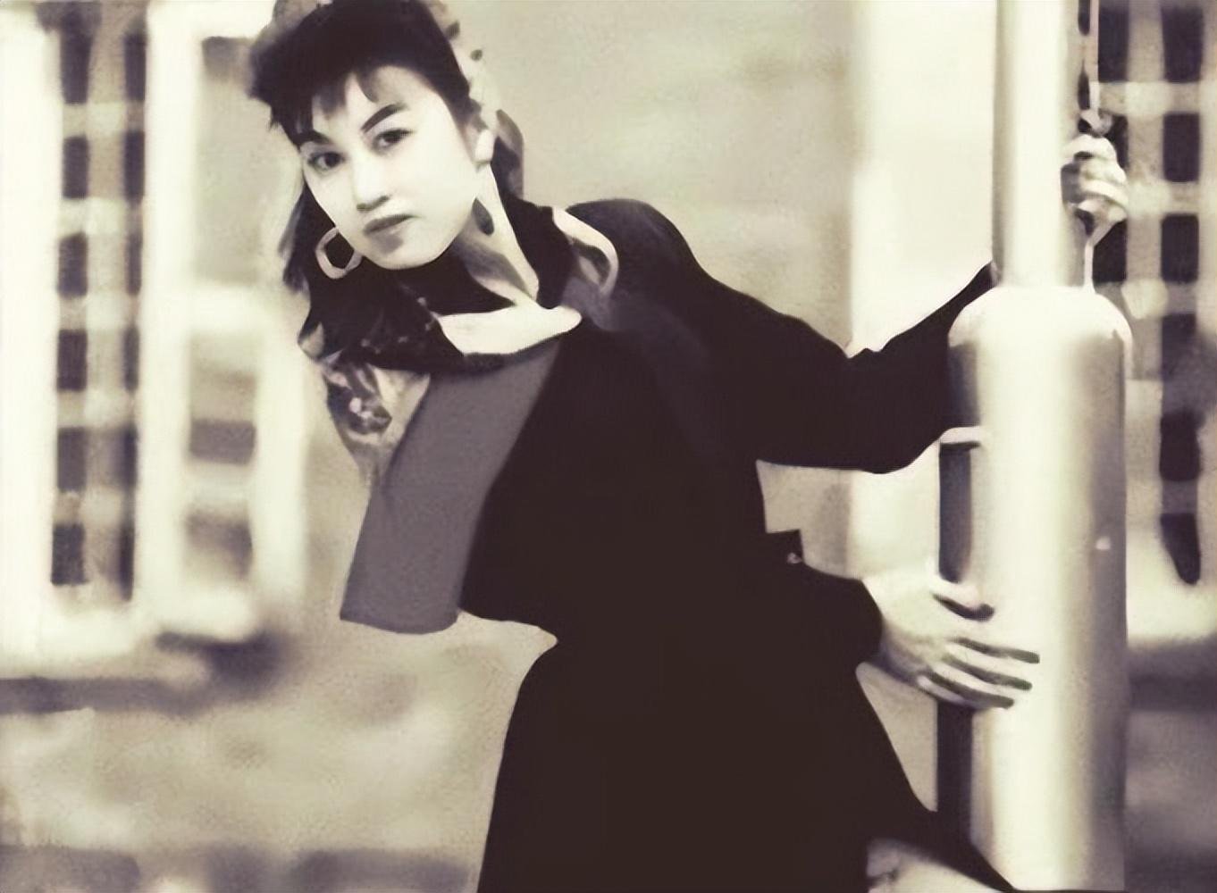 回顾我国首位变性人21岁嫁大32岁富商隐瞒变性丈夫死后一纸拆穿