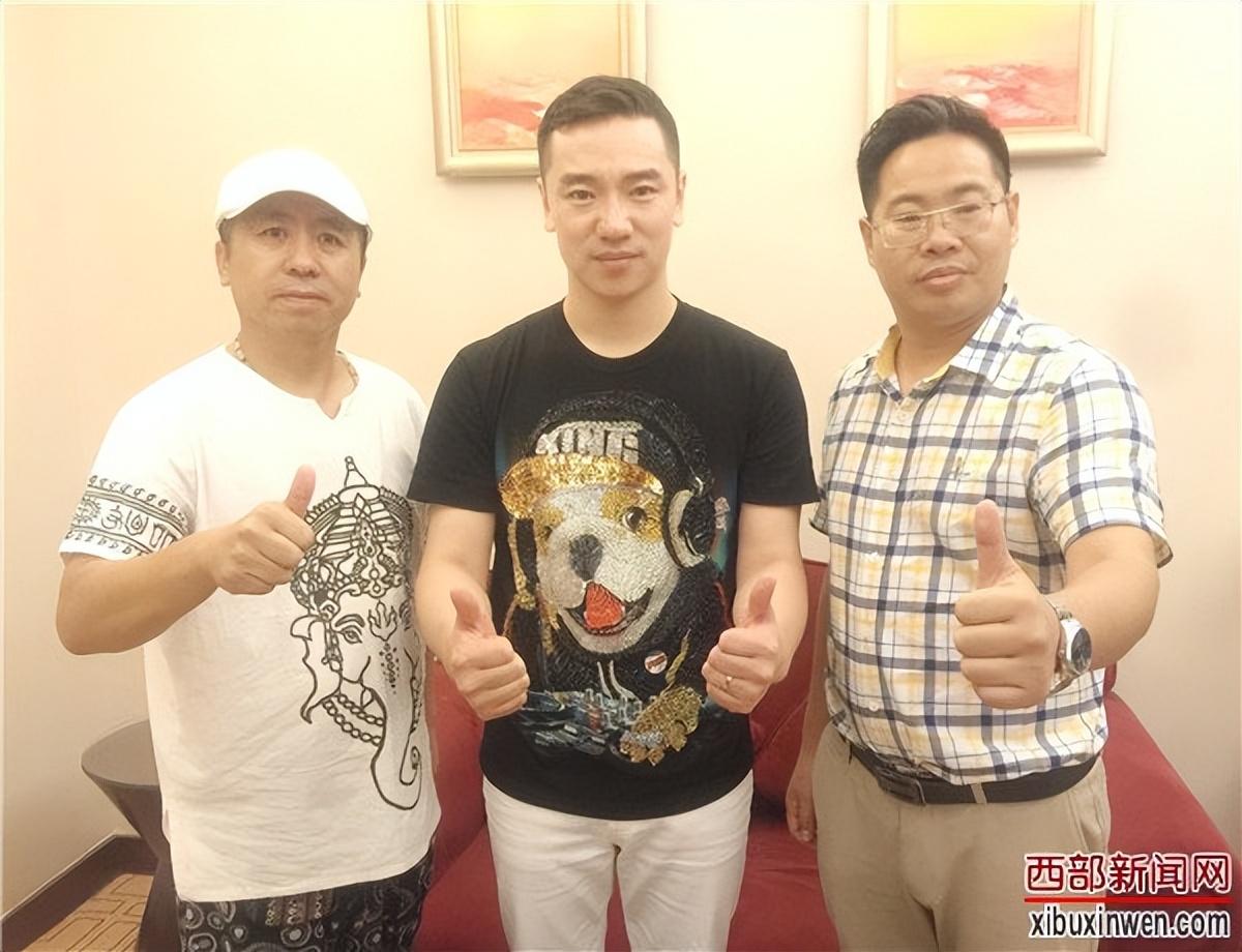 当红歌手王琪和王琪经纪人总导演蒋涛亮相西安