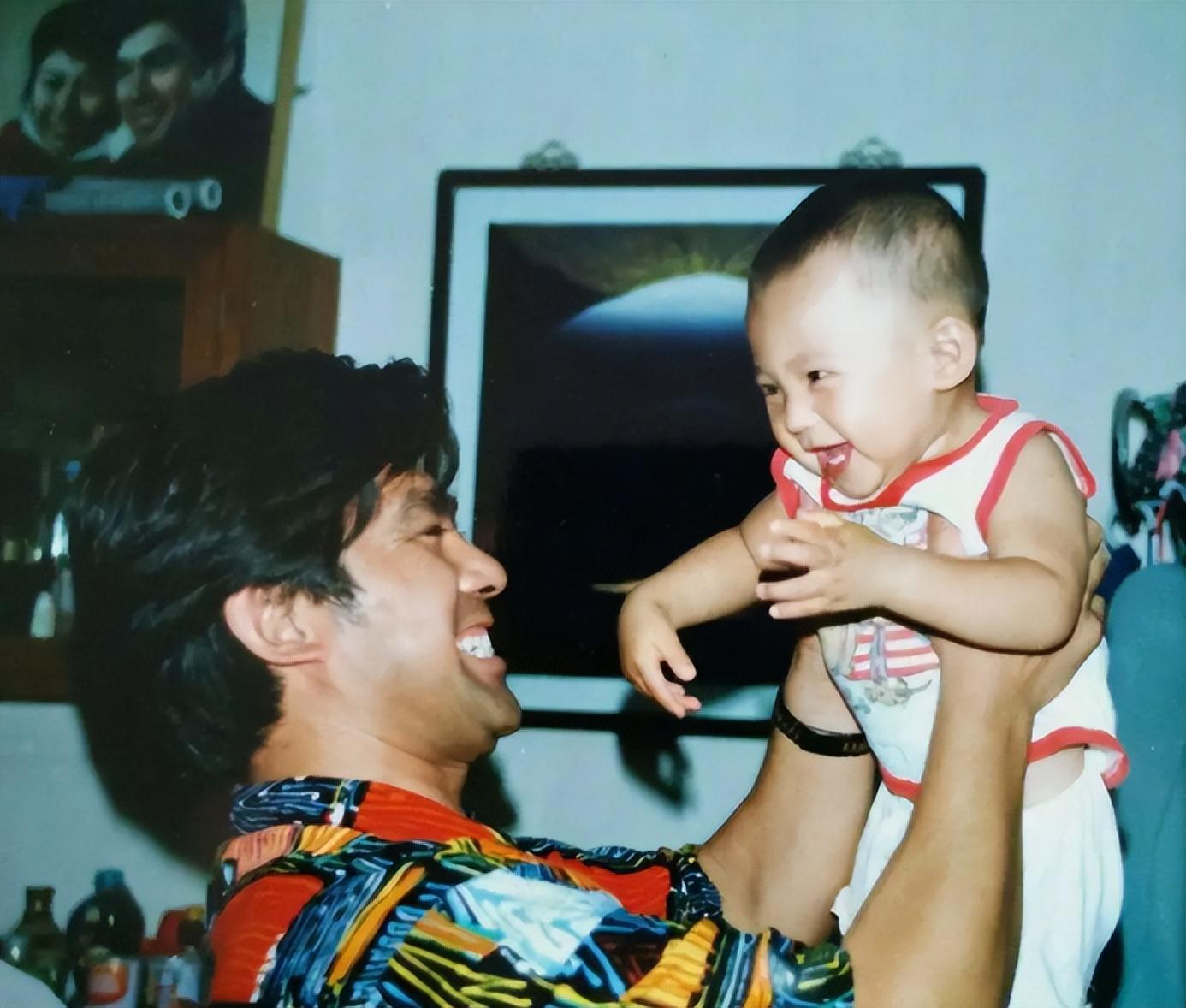 回顾演员朱时茂娶初恋女友结婚43年分居14年今婚姻状况怎样