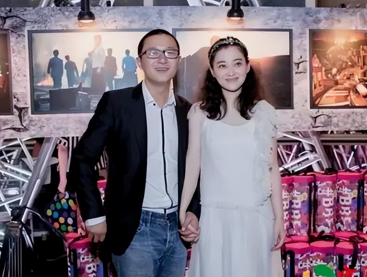 只是,梅婷以前没有和娄烨导演合作过,所以不曾遇到曾剑.