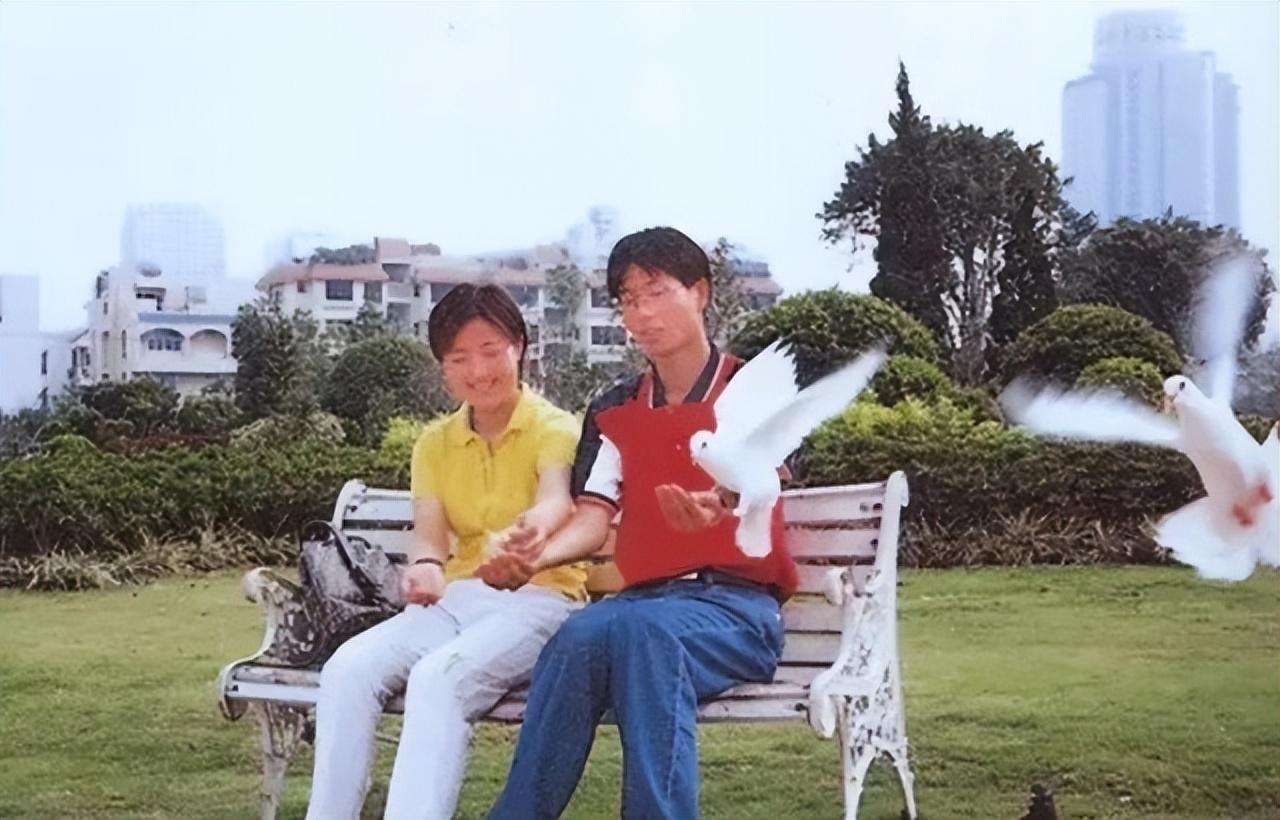 1999年许杏虎朱颖夫妇在北约轰炸中牺牲后来家乡改名杏虎村