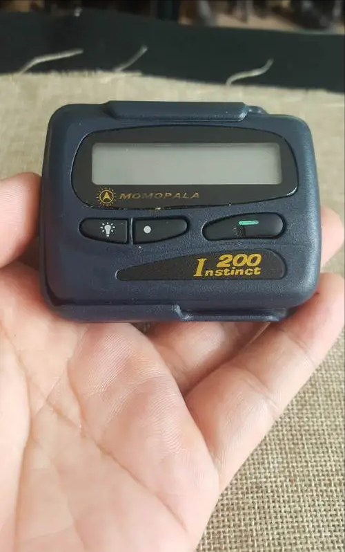 90年代很火的bb机曾一台卖两千现在用它还有信号吗