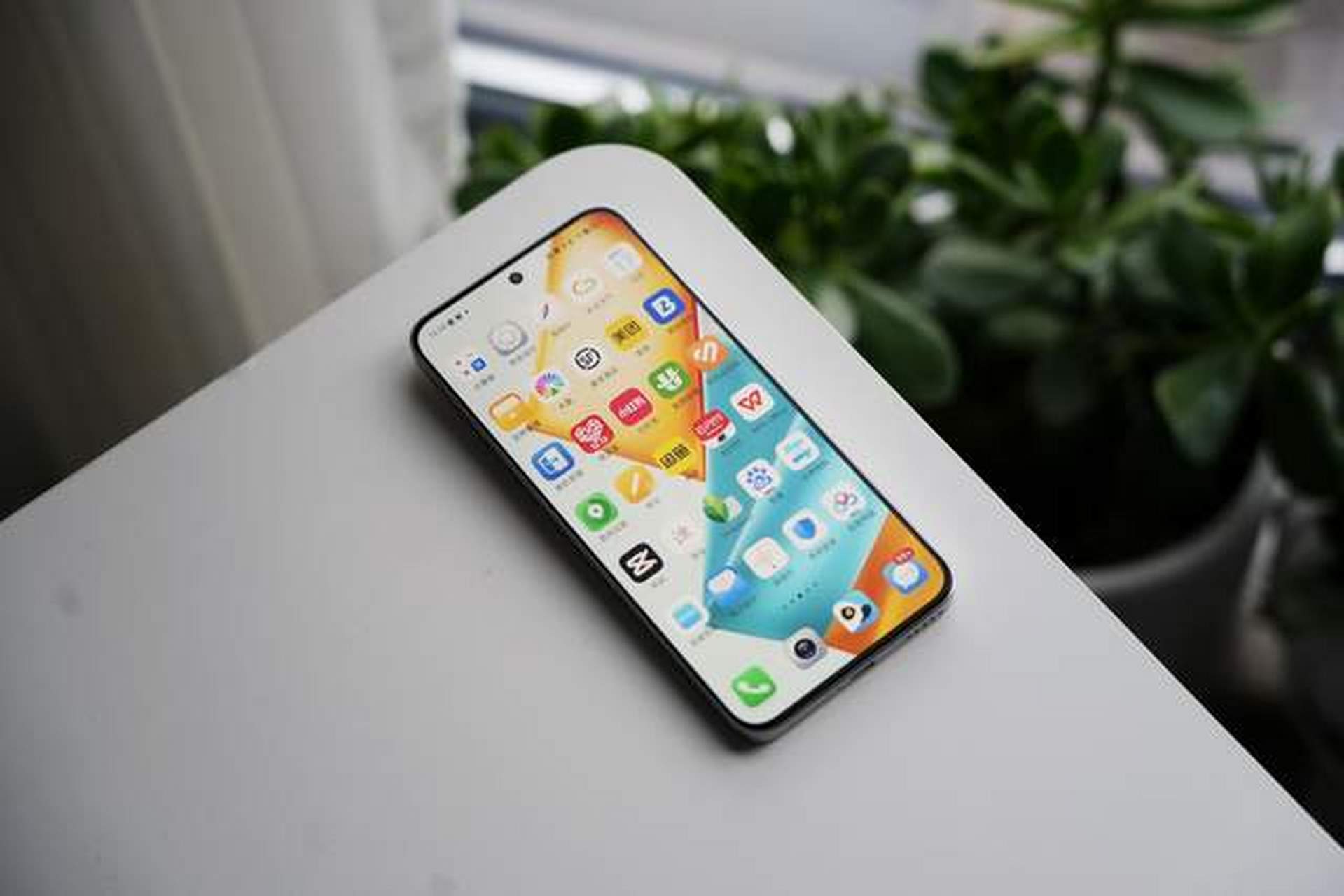 如荣耀90gt,一加ace3和iqooneo9,均配备12 256gb存储和旗舰级配置,如