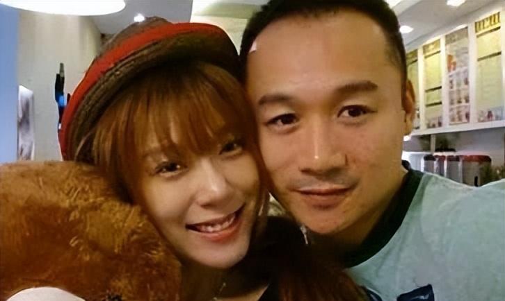 通过高虎的资源,赵雅淇陆续出演了《相爱十年》《刀之队》《百合》