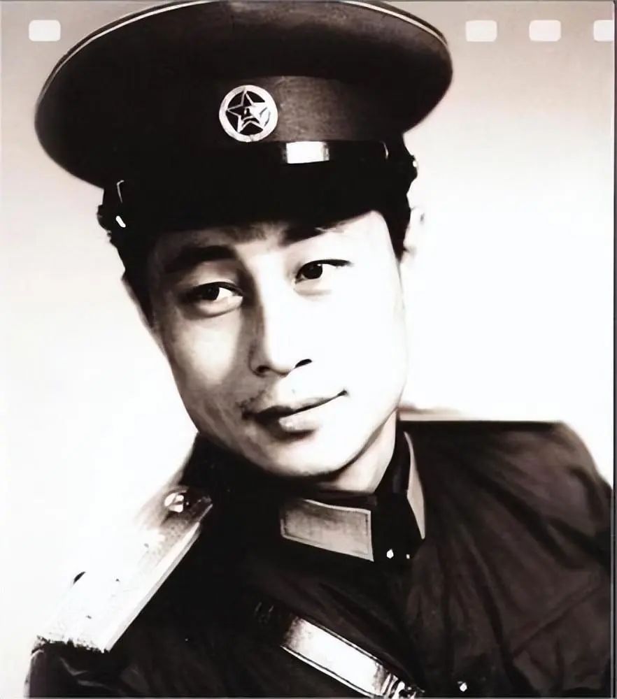 回顾演员王心刚对病妻不离不弃儿女身价过亿91岁活成普通老人