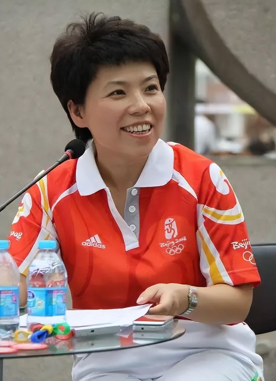 回顾"乒乓女王"邓亚萍:118块金牌拿到手软,身高1米5是内心的痛