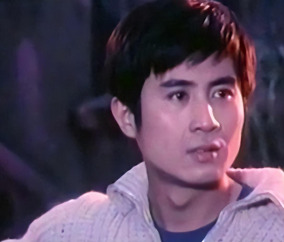 回顾郭凯敏抛弃为其生子的发妻张芝华转身娶了小四岁娇妻