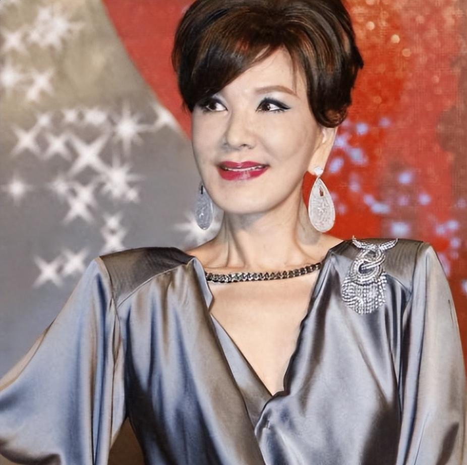 回顾夏台凤在回家的诱惑中报复渣男现实却被同性恋老公骗婚