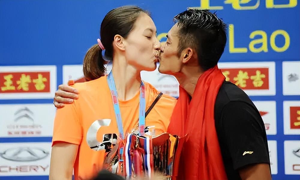 回顾林丹因忘拉窗帘而身败名裂跌落的口碑到底是回不去了