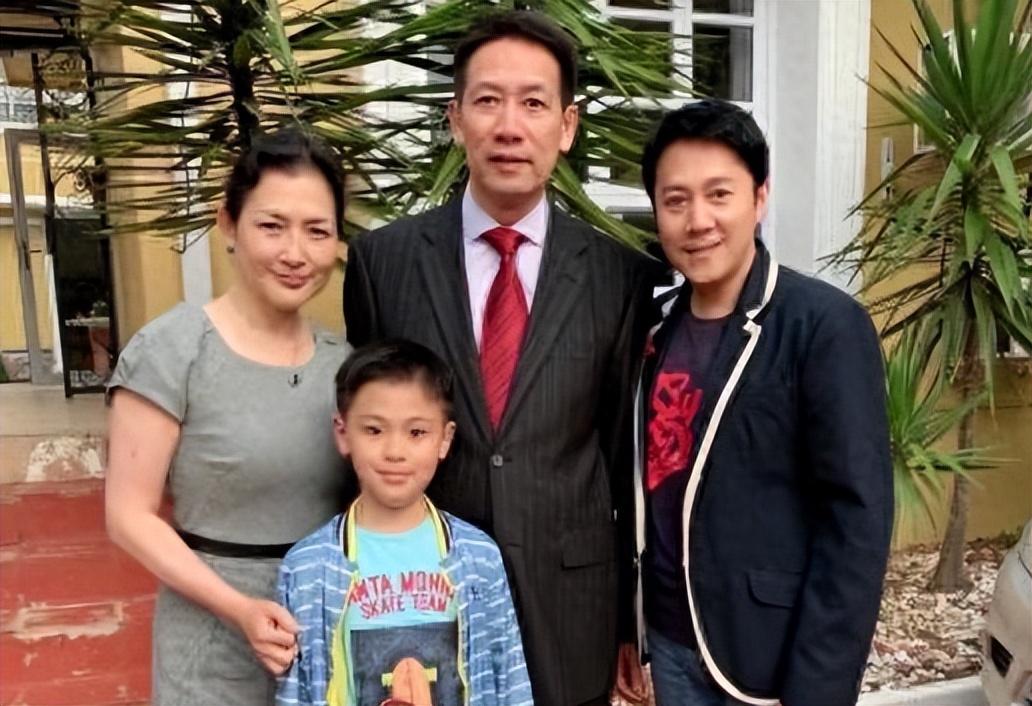 回顾蔡国庆曾经拒绝那英被圈外妻子苦追8年如今儿子成骄傲