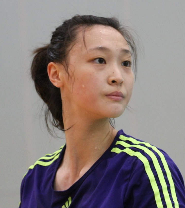 2003年,惠若琪升初一,同时在队内脱颖而出,成为主攻手.