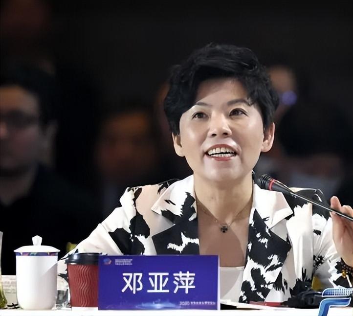回顾"乒乓女王"邓亚萍:118块金牌拿到手软,身高1米5是内心的痛