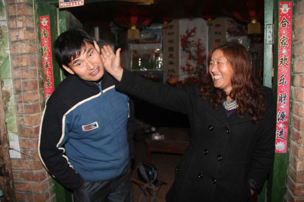 回顾朱之文16岁工地搬砖42岁一炮而红离不开背后贵人相助