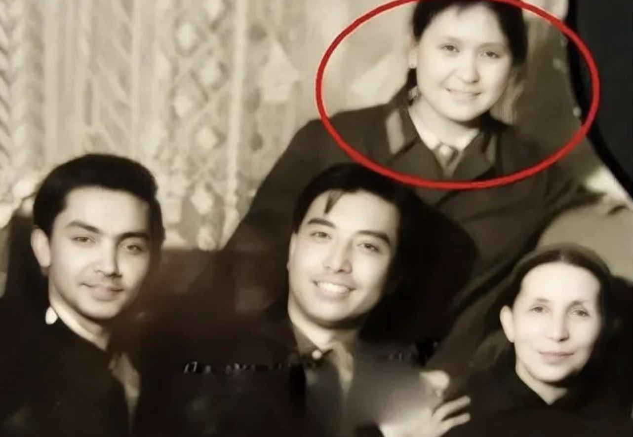 回顾李双江大儿子李贺未得到过父爱今不计前嫌孝顺父亲和继母