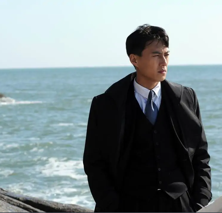 回顾靳东与江珊同居5年闪娶二婚李佳41岁被嘲上热搜