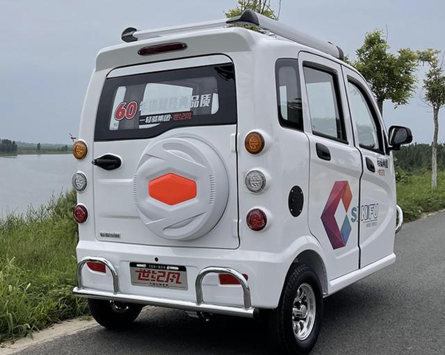 能挂牌上路的国产"电三轮"?空调倒车影像全都有,售价仅8000