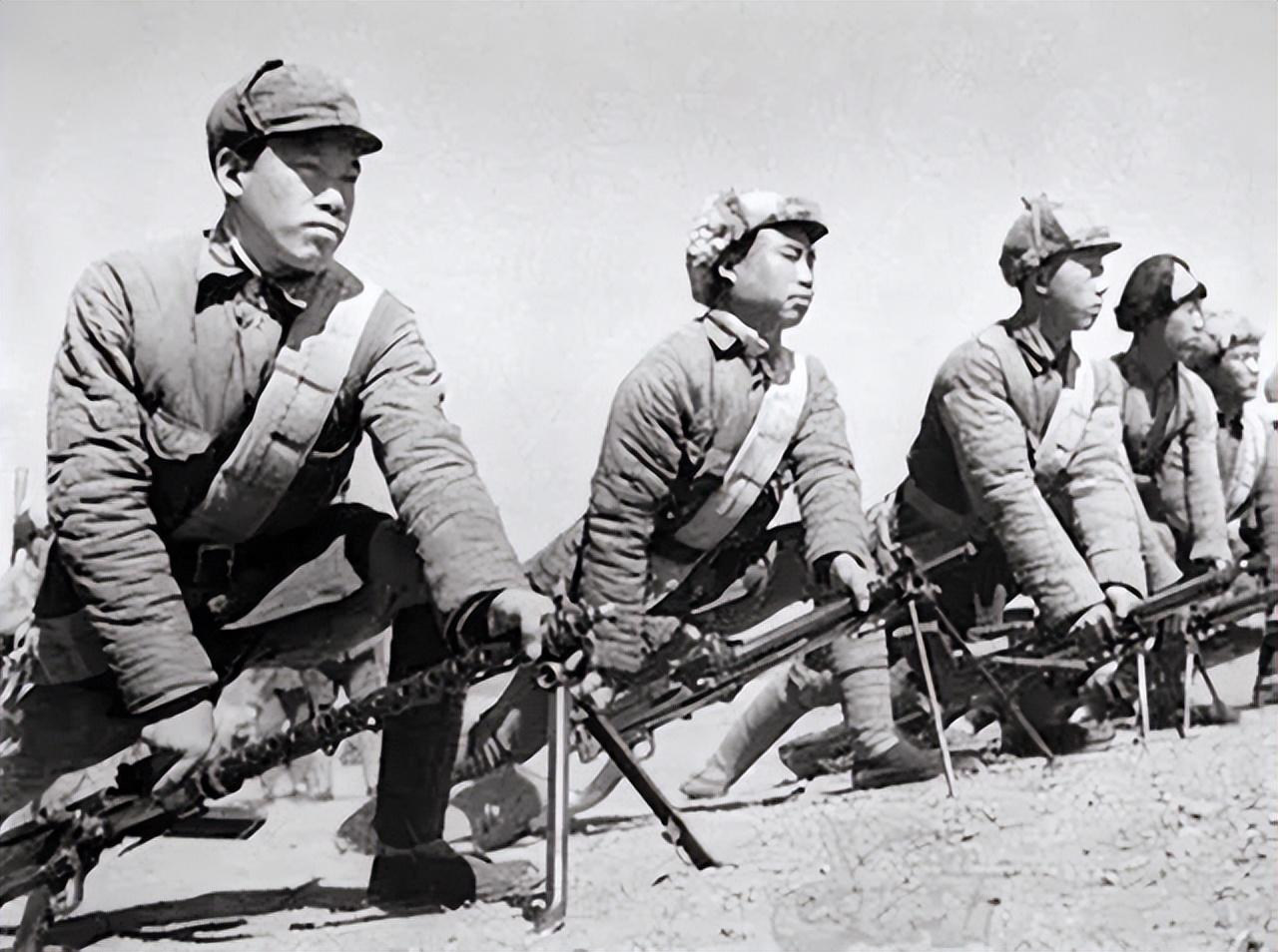 福州军区司令员在江边看见地痞调戏少女将军说把他们扔进闽江