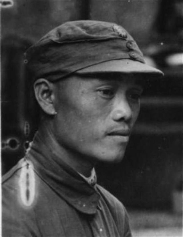 和他一起站在台上接受任命的,是他未来的顶头上司张达志.