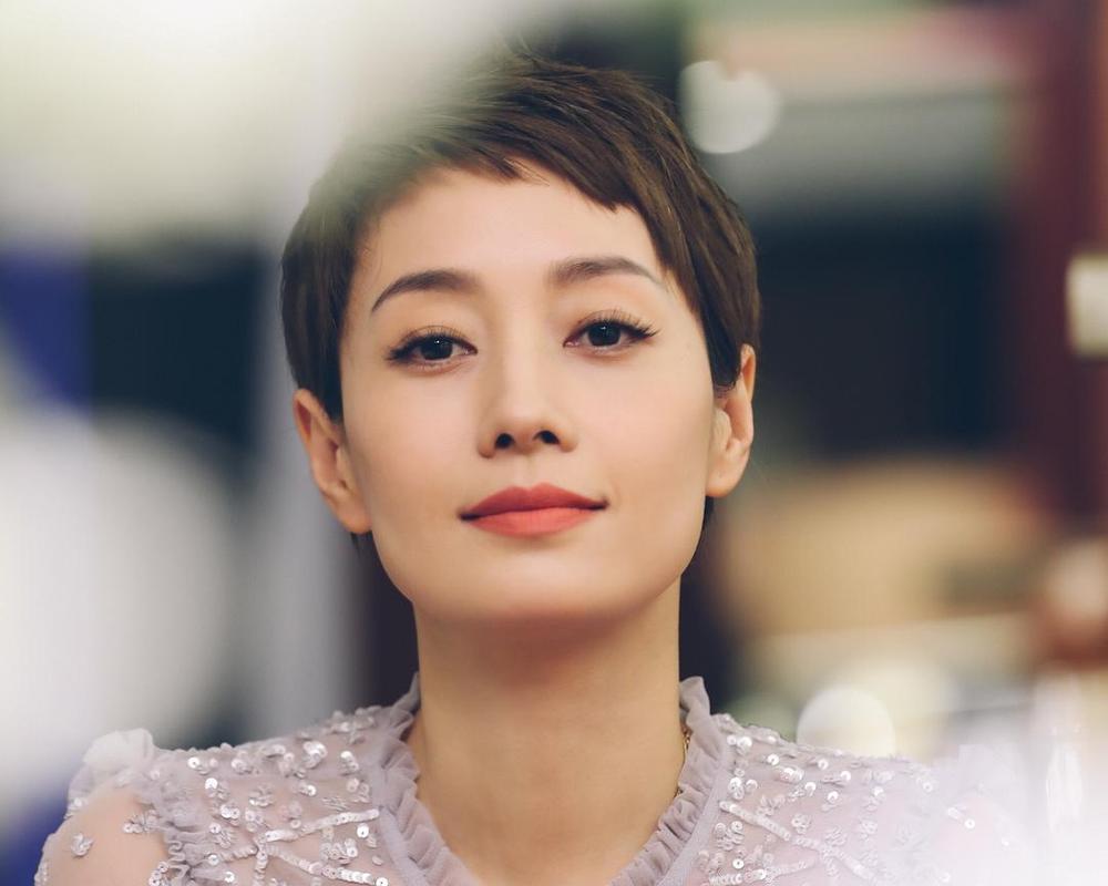 2017年马伊琍凭借在《我的前半生》中的罗子君,斩获了白玉兰的最佳女