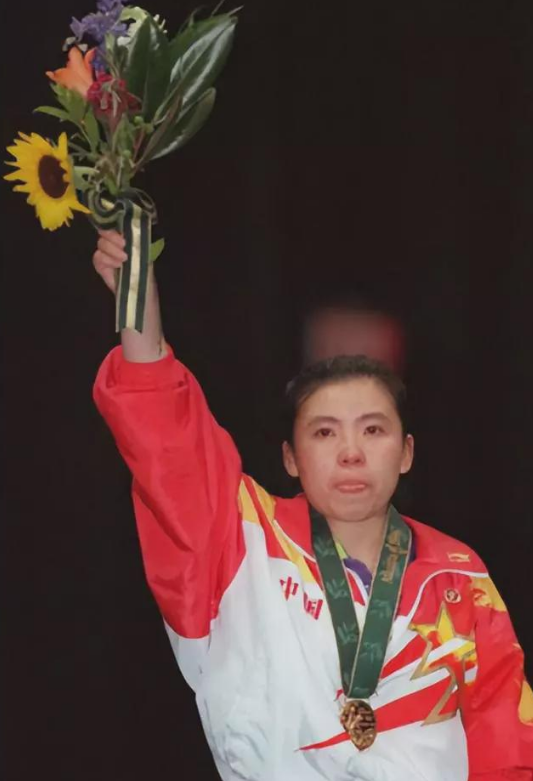 回顾乒乓女王邓亚萍118块金牌拿到手软身高1米5是内心的痛