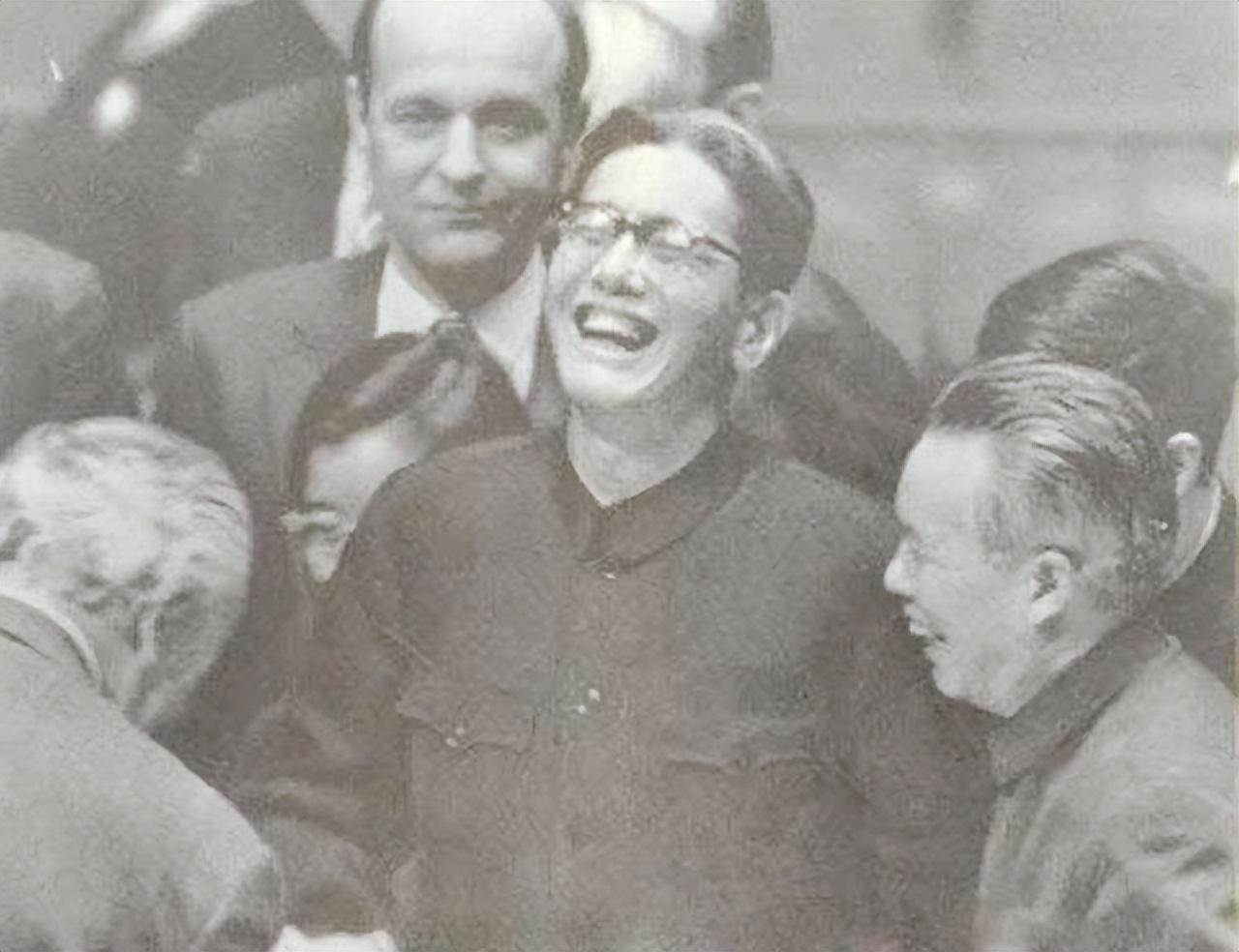 被载入历史的"乔的笑"