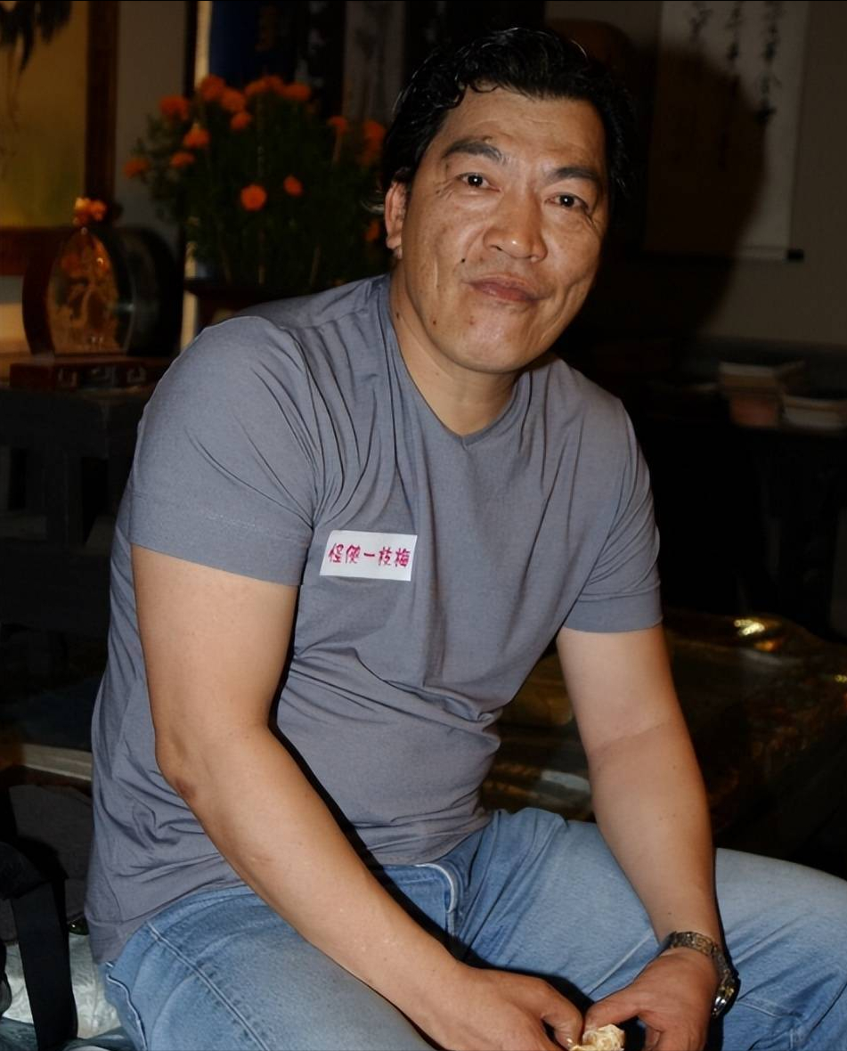 回顾奎安逝世13年后两房太太处境各不相同小儿子沦落街头