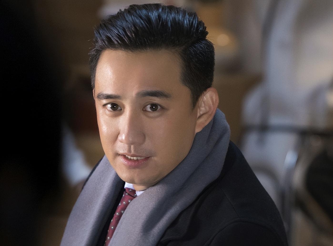 1993年,同班同学黄磊接到邀请,在《夜半歌声》中出演男二号.