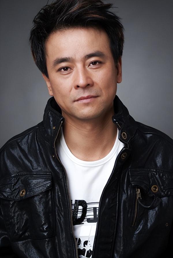 回顾罗钢娶小23岁郝蕾陪娇妻战胜家族遗传病48岁老来得子