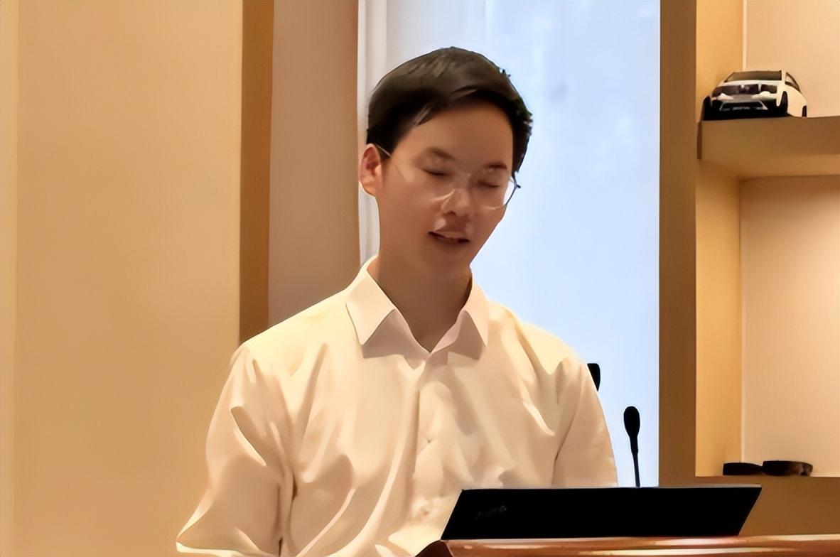 回顾搬砖小伙林万东高考713分被嘲考上清华也没用现在咋样