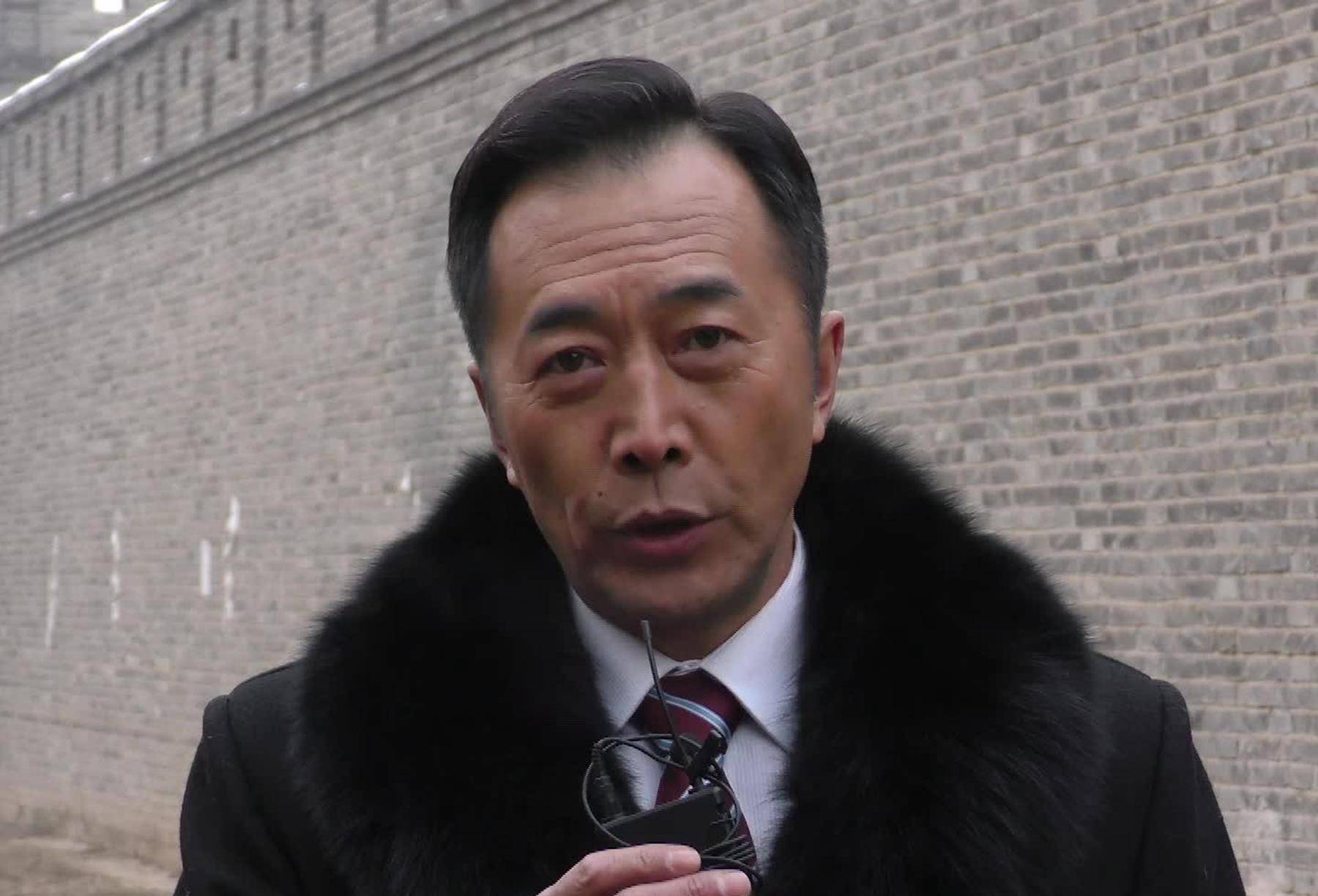 回顾郑晓宁爱慕萨日娜20年却两度娶娇妻今62岁下场太凄惨