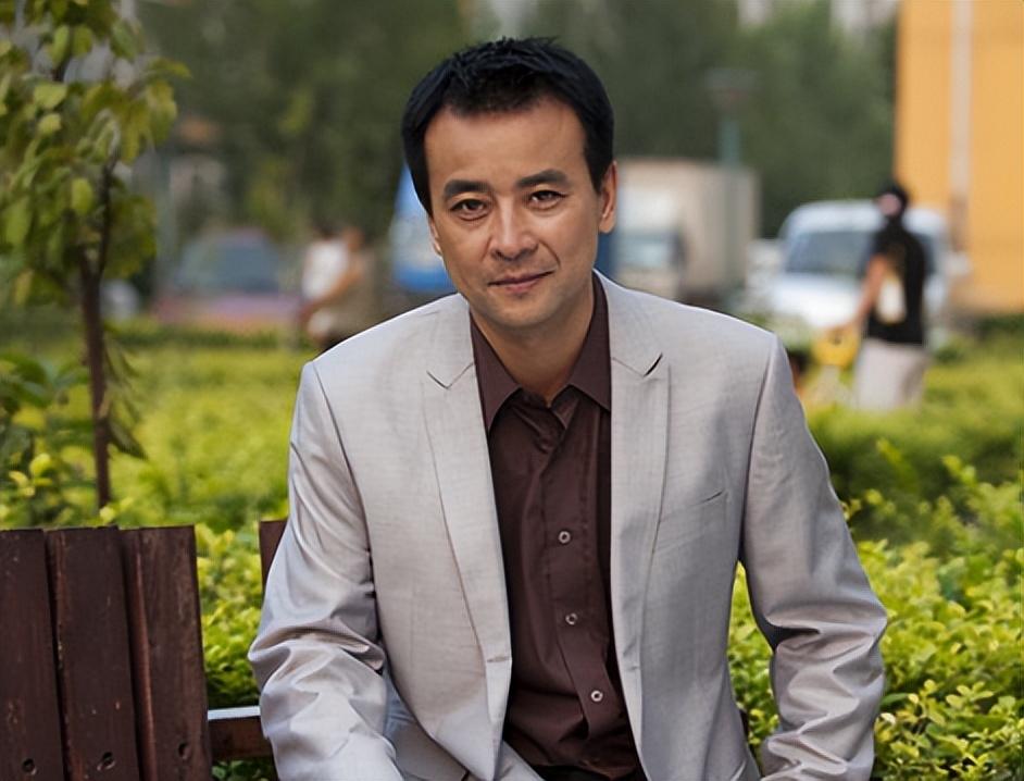 回顾罗钢娶小23岁郝蕾陪娇妻战胜家族遗传病48岁老来得子