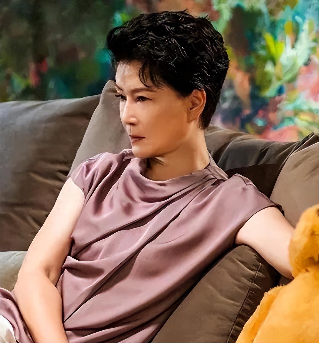 回顾国民妈妈朱茵自己婚姻失败对女儿有愧疚老年终获幸福