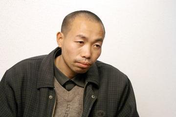 人昏倒了,肖志军竟将人带去了屋里休息,而不是去医院,此时,肖志军的