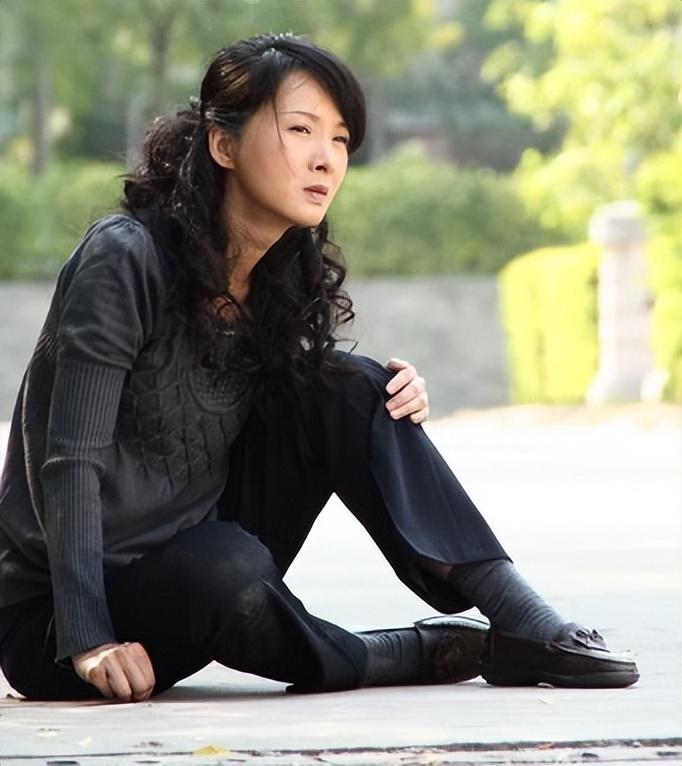 回顾影后谢兰与师小红丁克12年39岁才当妈如今过得怎样