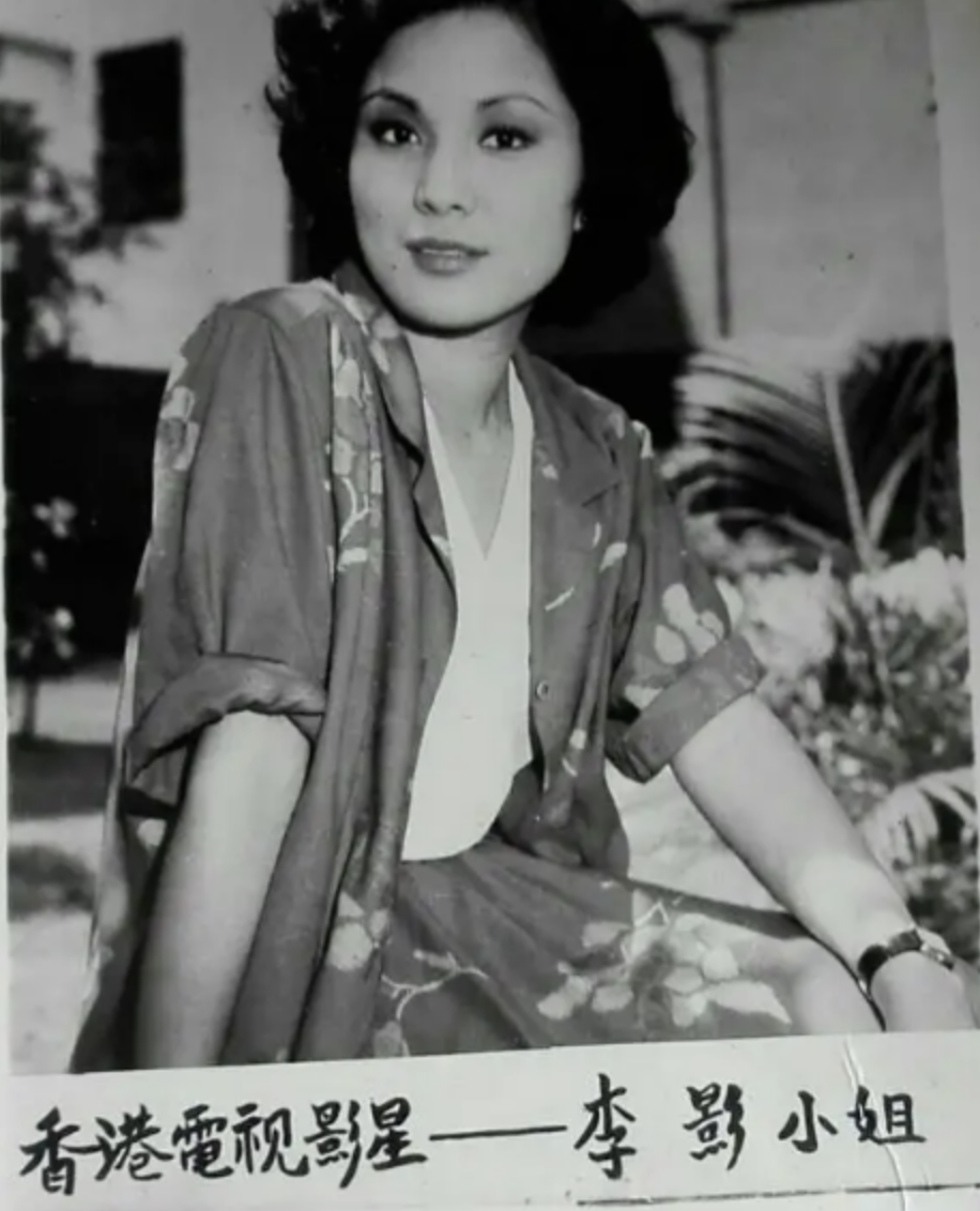 回顾演员刘松仁娶小20岁的泰国空姐晚年后悔没有生孩子