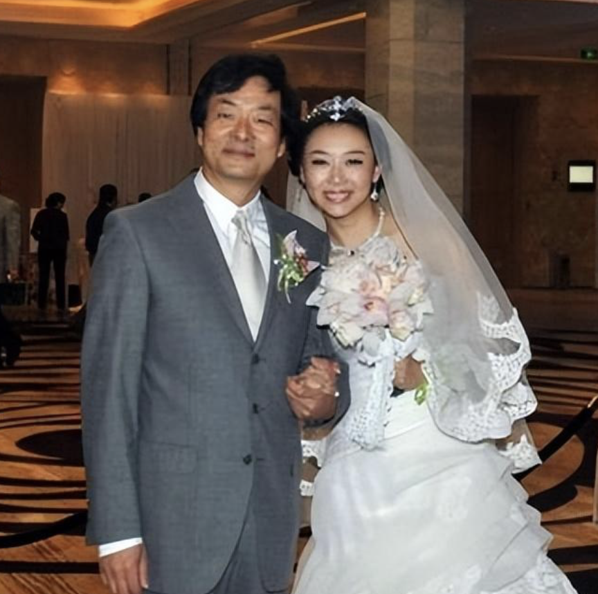 回顾濮方父亲是濮存昕倒贴50万下嫁农村小伙结婚成人生赢家