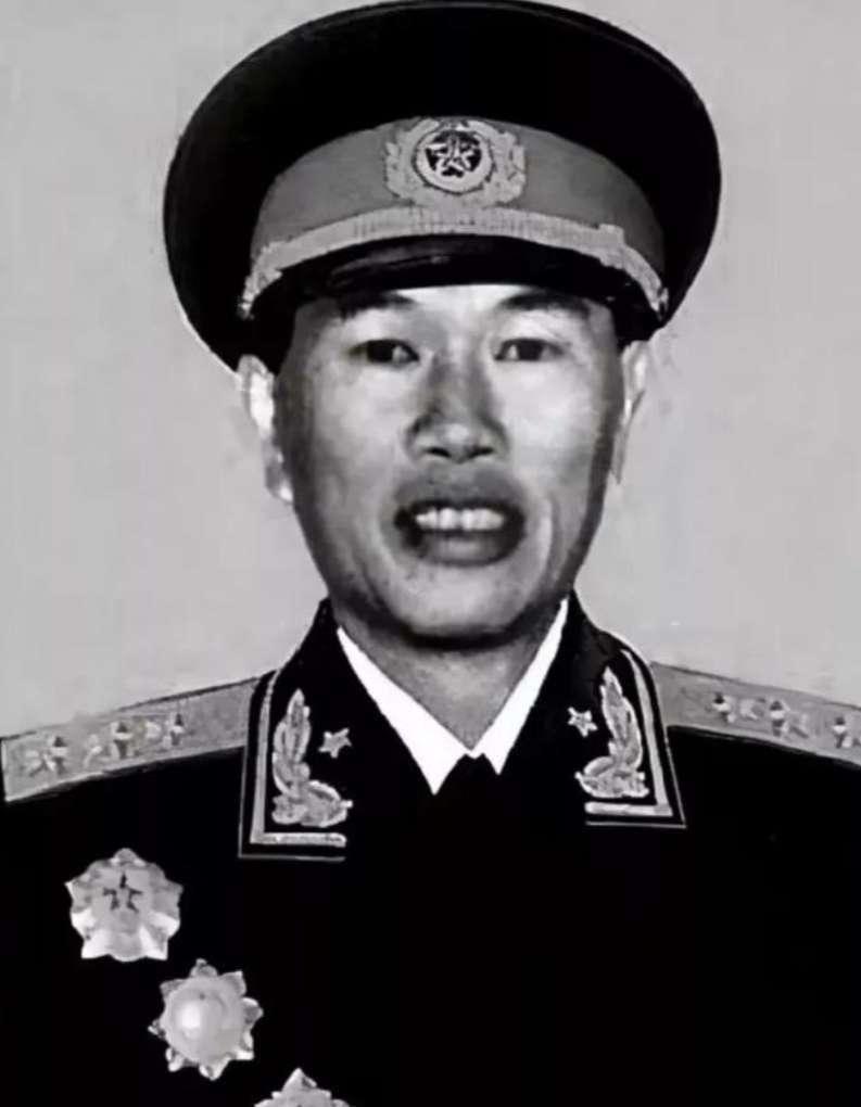 沈阳军区司令邓华刚报到便发怒3000多平米我好意思住进去吗