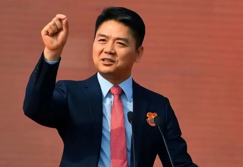 回顾京东001号快递员金宜财送快递14年刘强东给了他什么