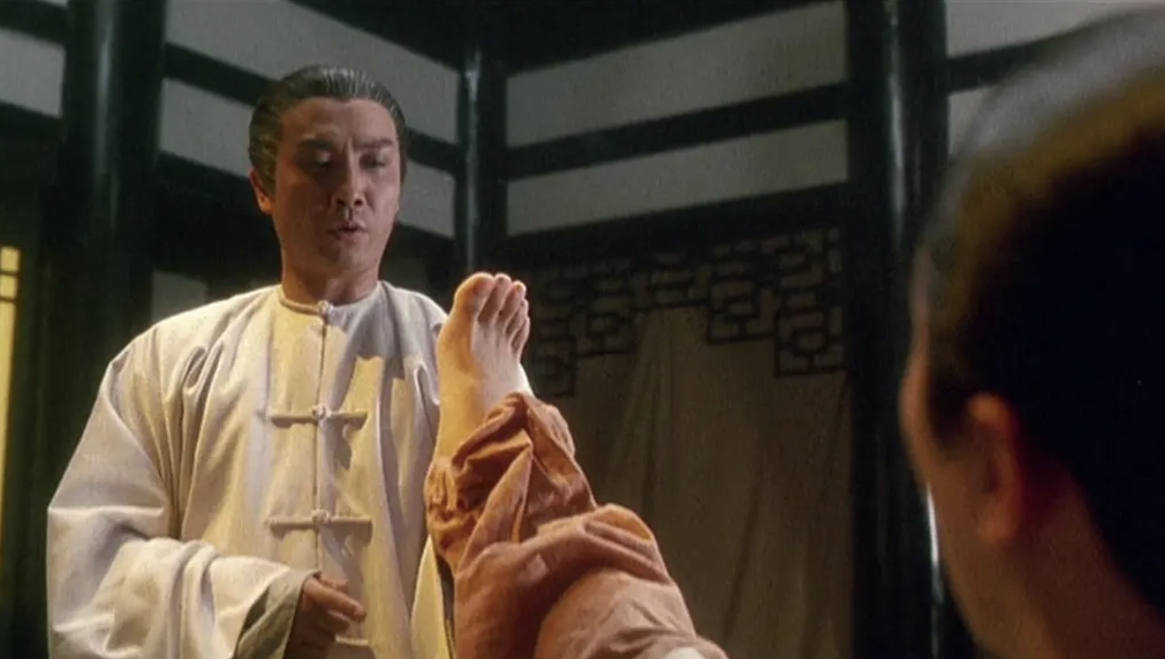 回顾演员刘松仁娶小20岁的泰国空姐晚年后悔没有生孩子