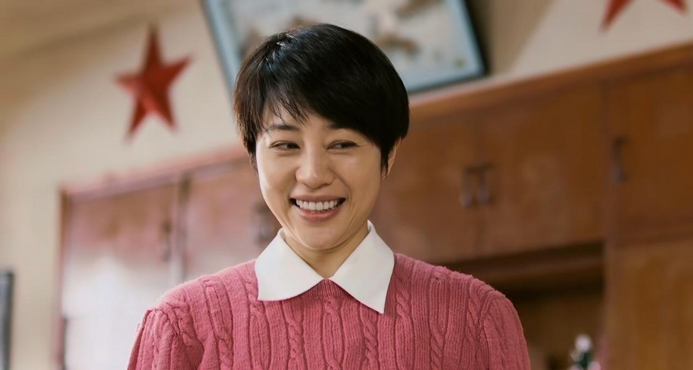 张龄心是娱乐圈中的演员,曾发誓不婚不育,但最终改变了想法与大学老师