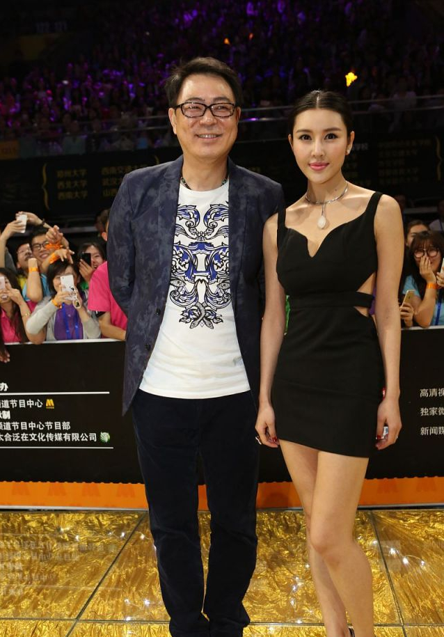 回顾高亚麟为拍戏抵押房子娶小11岁妻子结婚前先送房