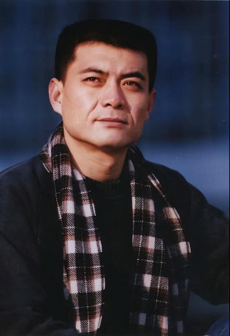 回顾王新军大火后抛弃妻子儿女娶秦海璐后成好男人现终于糊了